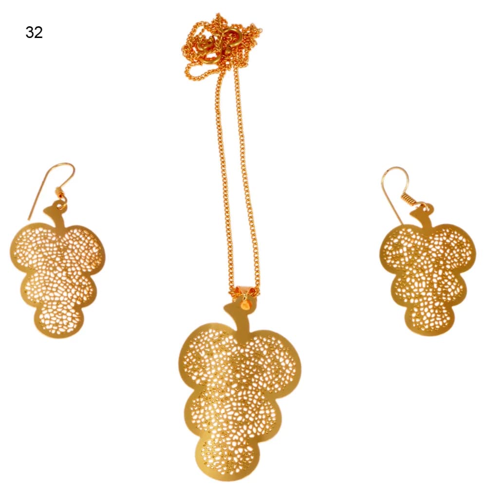Gold-plated three-piece set with a grape cluster pendant and matching hook earrings, the berries overlapping and each one filled with a fine dotted net